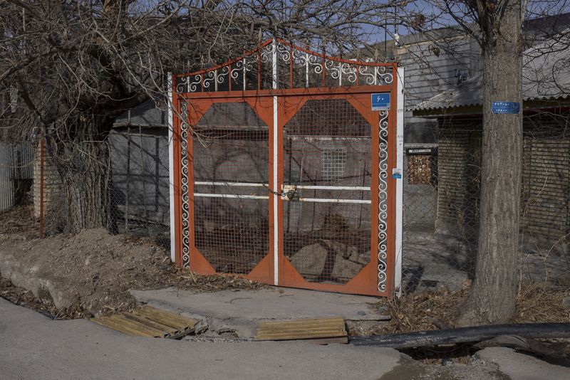 © Parisa Azadi - Image from the You Can't Go Home Again photography project