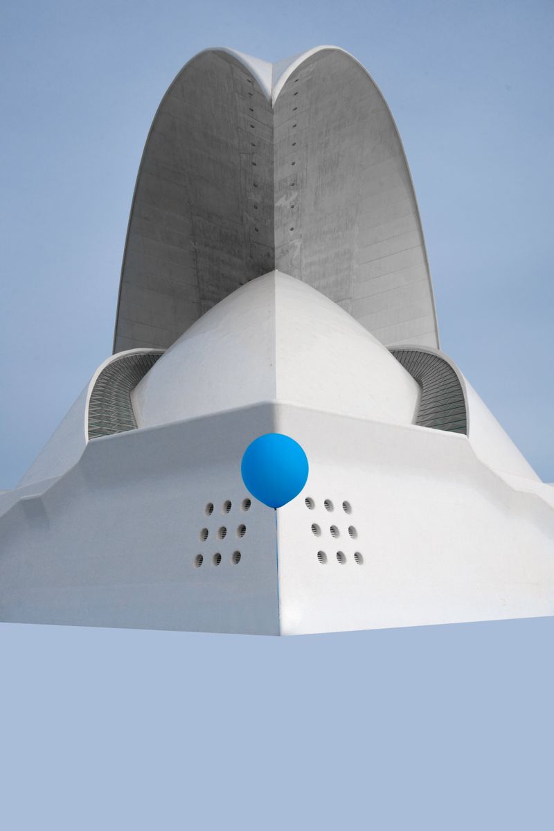 © Ting Miao - Image from the The Blue Balloon photography project