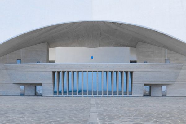 © Ting Miao - Image from the The Blue Balloon photography project