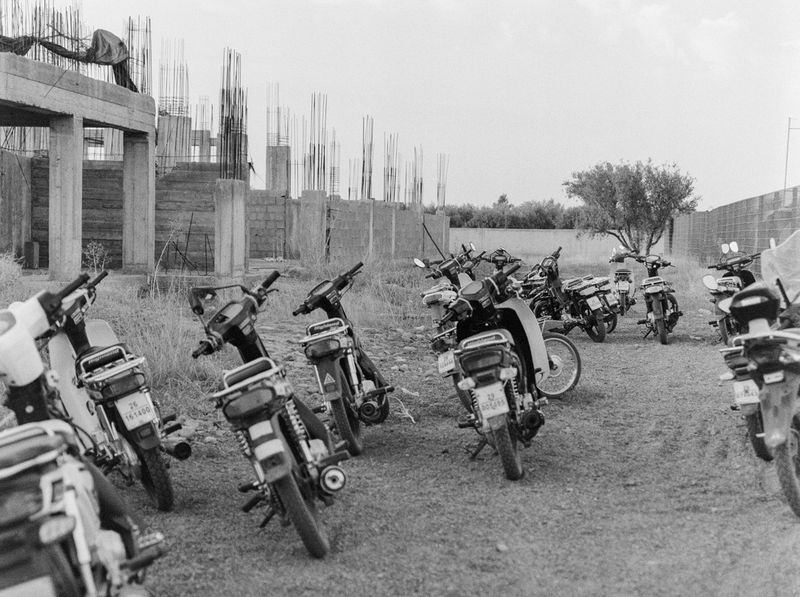 © Yasmine Hatimi - Image from the La chasse aux papillons photography project