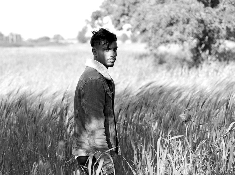 © Yasmine Hatimi - Image from the La chasse aux papillons photography project