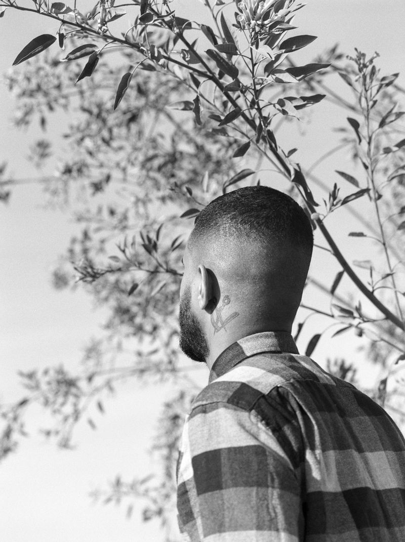 © Yasmine Hatimi - Image from the La chasse aux papillons photography project