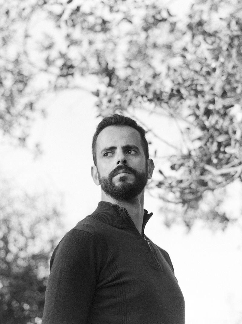 © Yasmine Hatimi - Image from the La chasse aux papillons photography project