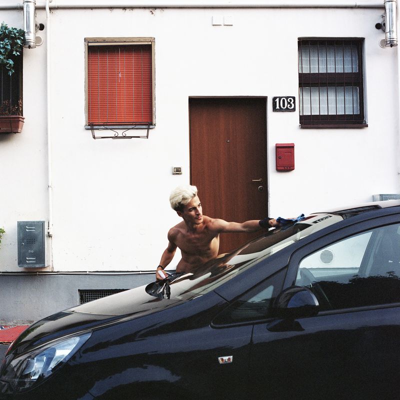 © Chiara Fossati - Andrea washing her mother's car