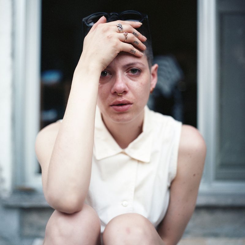 © Chiara Fossati - Sara cries for her broker heart