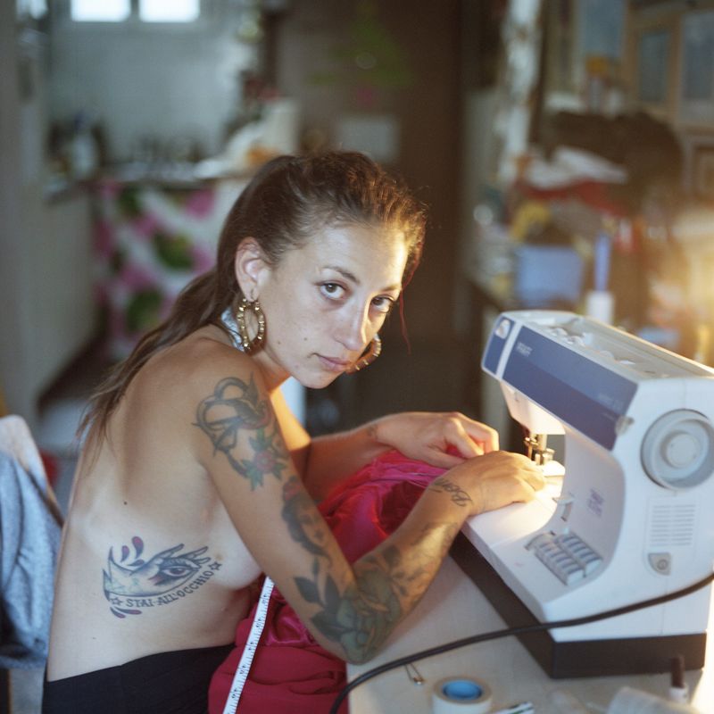 © Chiara Fossati - Gaia sewing her bridesmaid dress