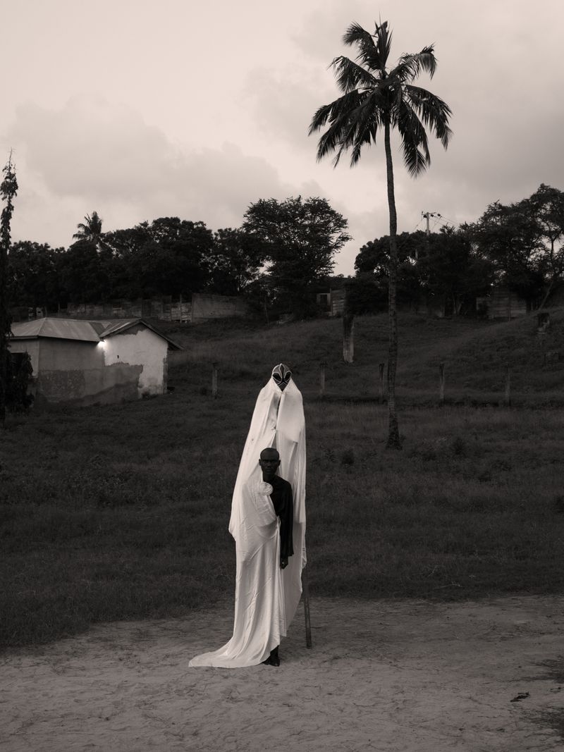 © Coosje Froentjes - Image from the WE NEVER FORGOT HOW TO FLY photography project