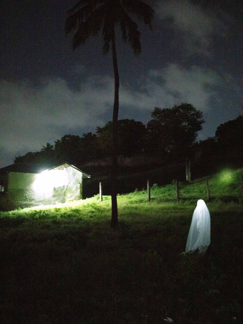 © Coosje Froentjes - Image from the WE NEVER FORGOT HOW TO FLY photography project