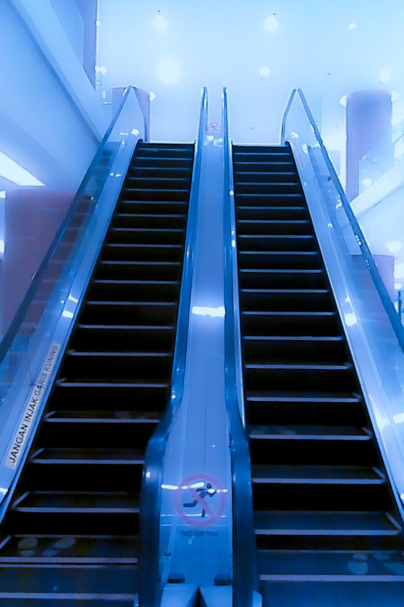 © Ramadhan Noor - Image from the Kesendirianku Membiru, Tragis. photography project