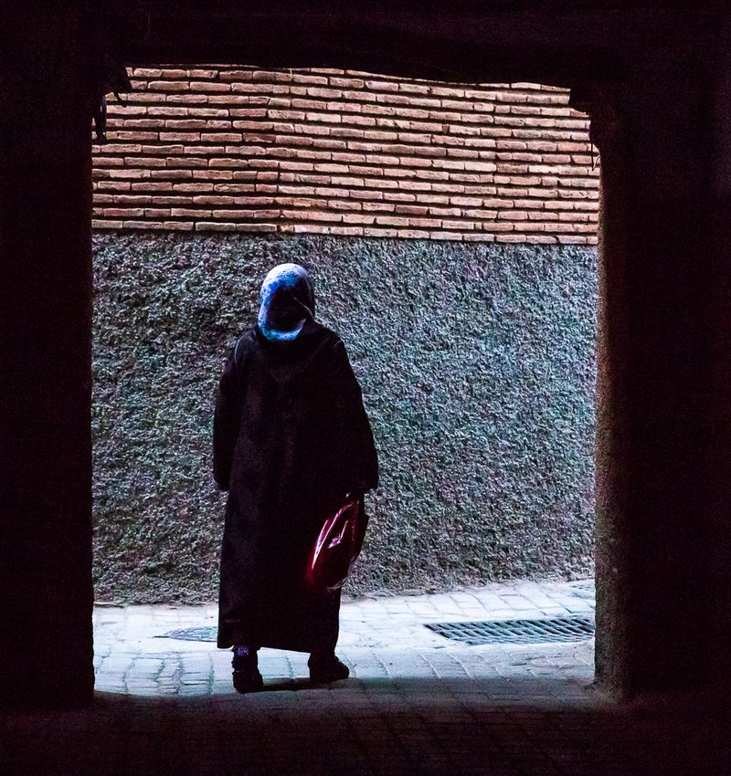 © Amadeu Martinez Silvoso - Woman coming out of the shade