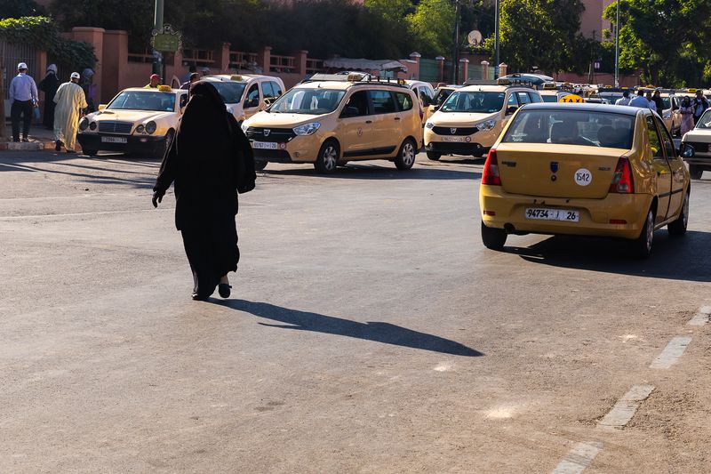 © Amadeu Martinez Silvoso - Woman with burca in the street