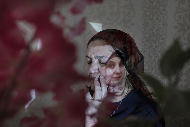 © Sergei Stroitelev - Image from the The Strongest Bond photography project