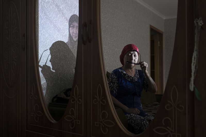 © Sergei Stroitelev - Image from the The Strongest Bond photography project
