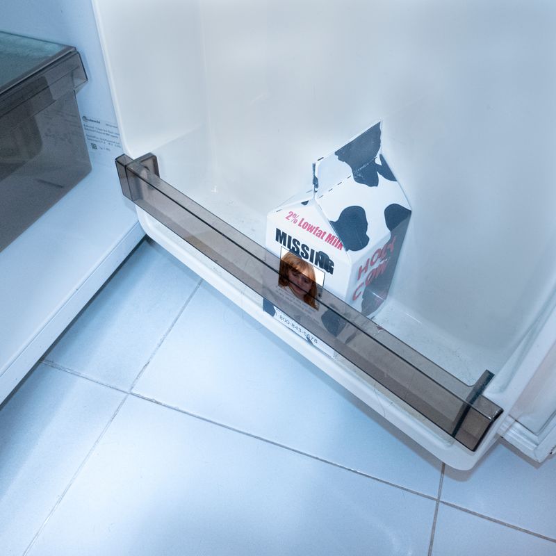 © ra.pso.di.co - missing-children milk carton Ai generated child
