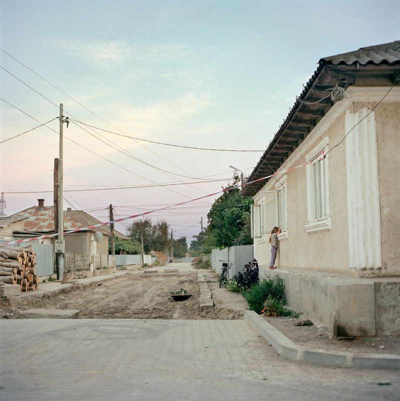 © Laura Pannack - If you want to go too, climb up and let’s go!