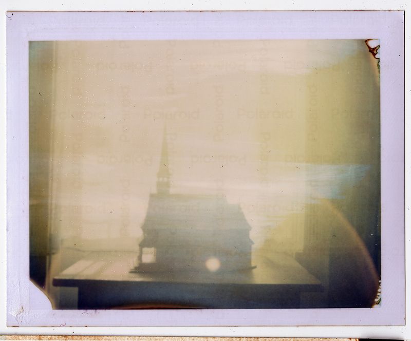 © Laura Pannack - Expired Polaroid-that you could stare at the sun but at that palace never
