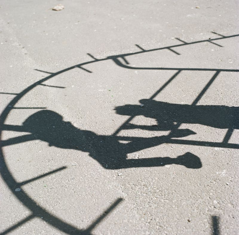 © Laura Pannack - laura pannack_120 The journey home from school - analog photograph 10-2023