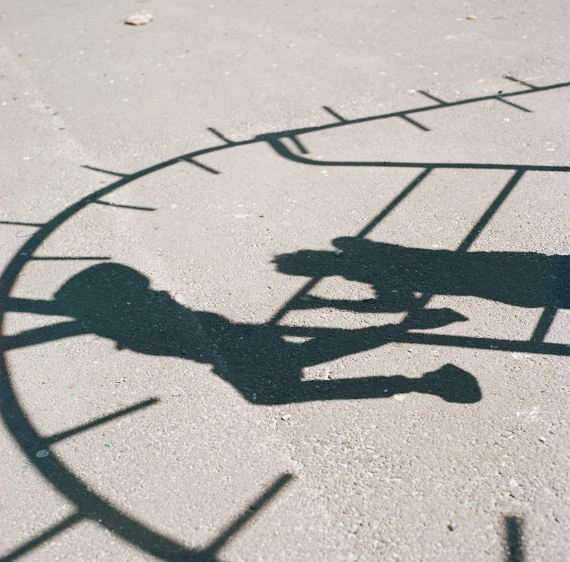 © Laura Pannack - laura pannack_120 The journey home from school - analog photograph 10-2023