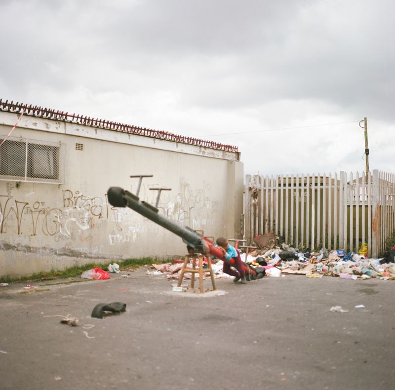© Laura Pannack - laura pannack_- 5. The journey home from school - analog photograph 10-2023