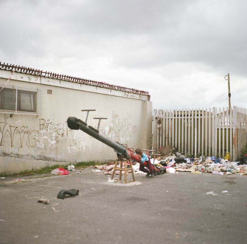 © Laura Pannack - laura pannack_- 5. The journey home from school - analog photograph 10-2023
