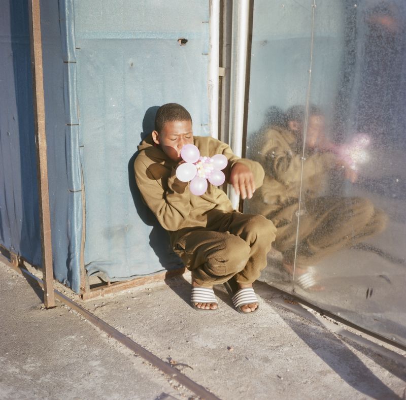 © Laura Pannack - laura pannack_- 5. The journey home from school - analog photograph 10-2023