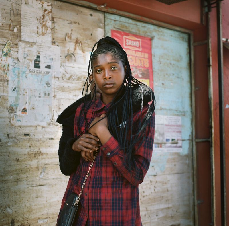 © Laura Pannack - laura pannack_- 5. The journey home from school - analog photograph 10-2023