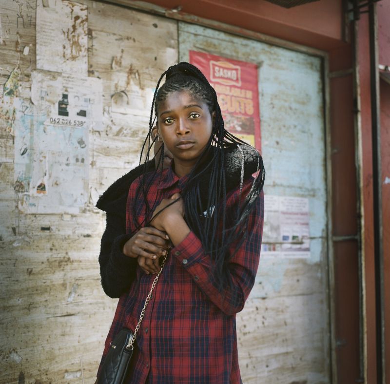 © Laura Pannack - laura pannack_- 5. The journey home from school - analog photograph 10-2023