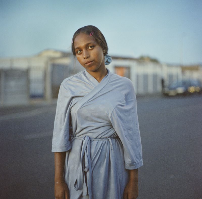 © Laura Pannack - laura pannack_- 5. The journey home from school - analog photograph 10-2023