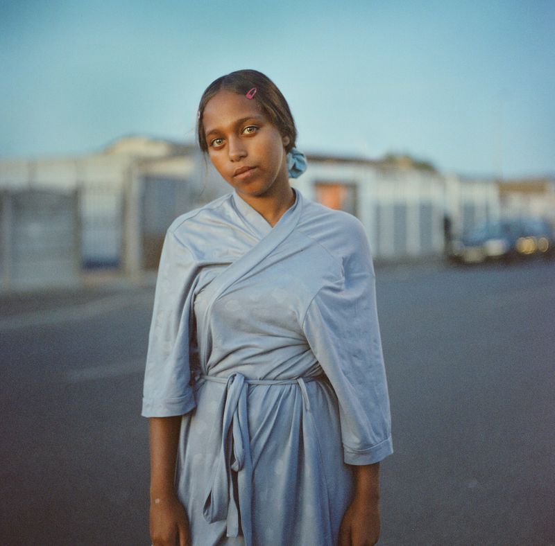 © Laura Pannack - laura pannack_- 5. The journey home from school - analog photograph 10-2023