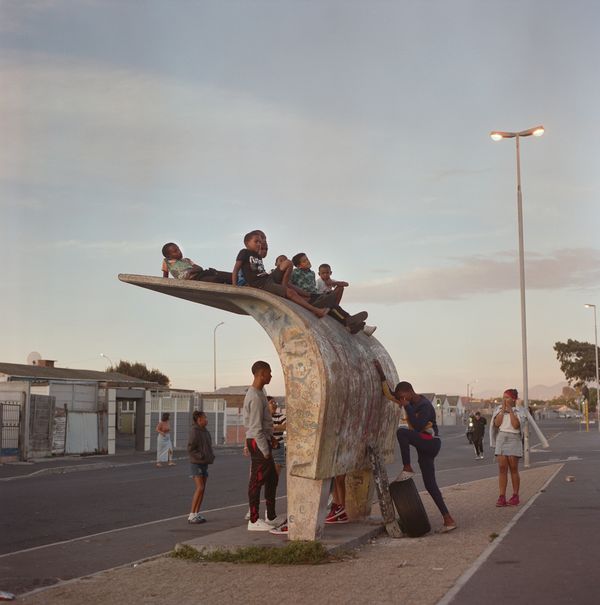 © Laura Pannack - The bus stop golden hour - project hope
