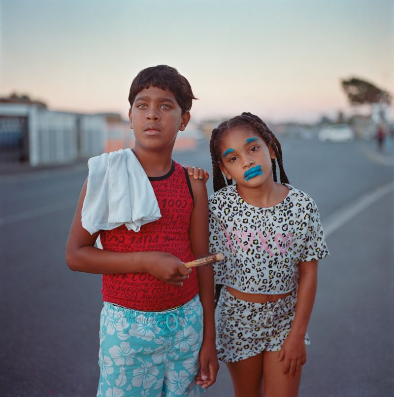 © Laura Pannack - Zayra and Thiago at the car wash fundraiser