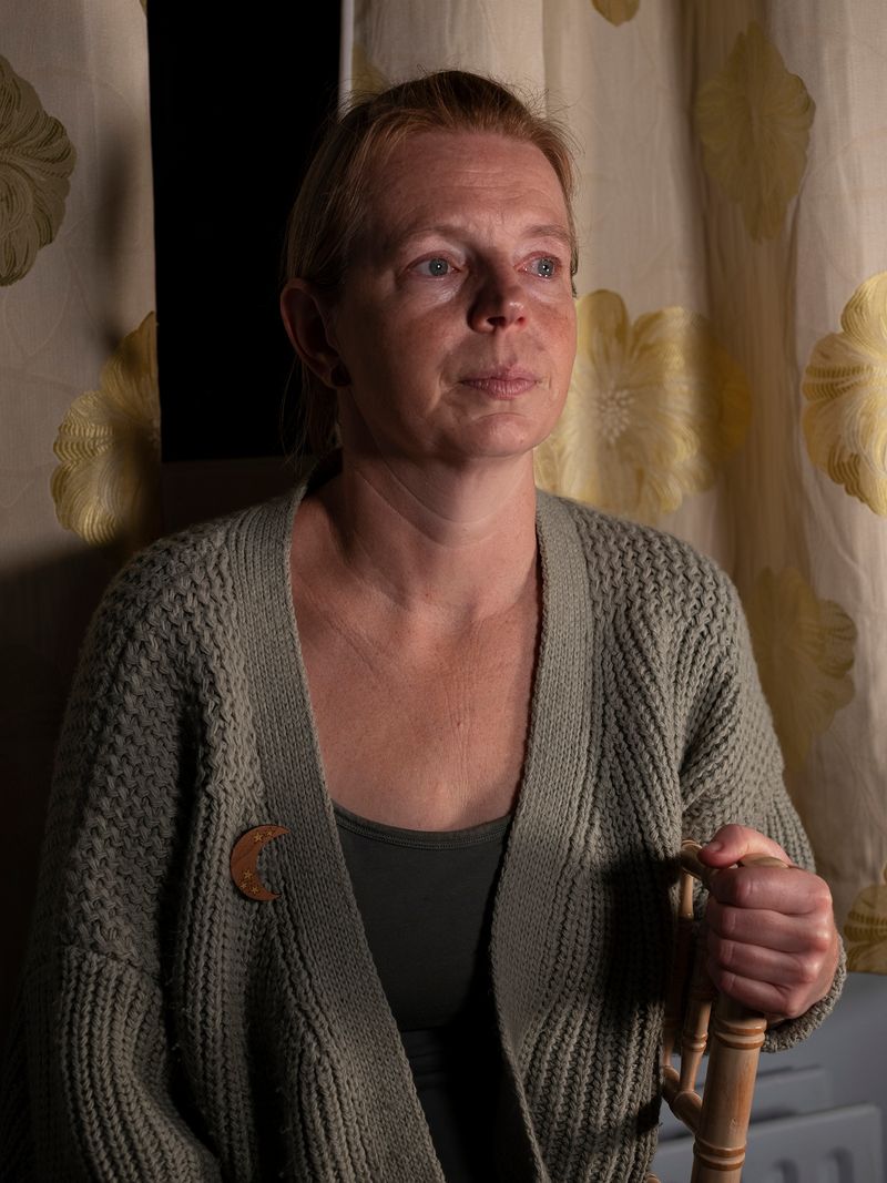 © Izabela Jurcewicz - End-of-Life Doula Melissa while talking about the relationship with her patient