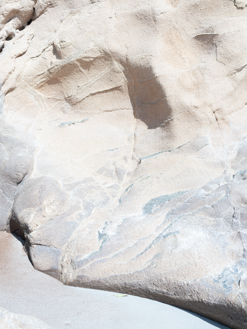 © Izabela Jurcewicz - Stone and dust