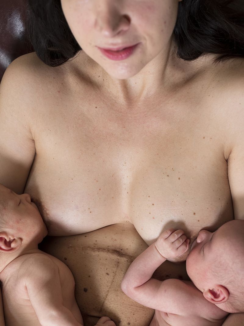 © Izabela Jurcewicz - Breastfeeding Twins