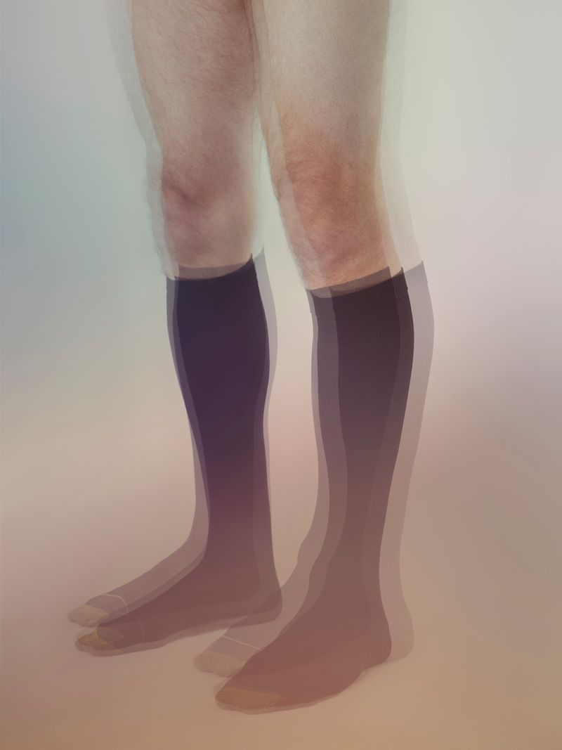 © Joseph Desler Costa - Pull Ups High Knee Stretches Sock, Joseph Desler Costa