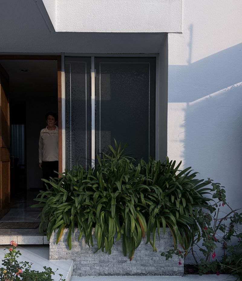 © Marina Bernardi Peschard - Image from the chez eux photography project