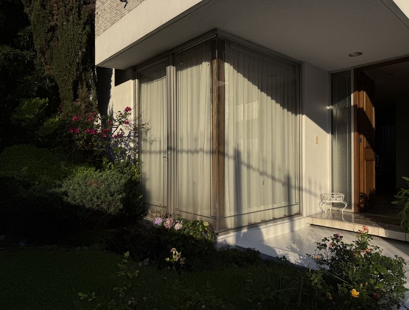 © Marina Bernardi Peschard - Image from the chez eux photography project