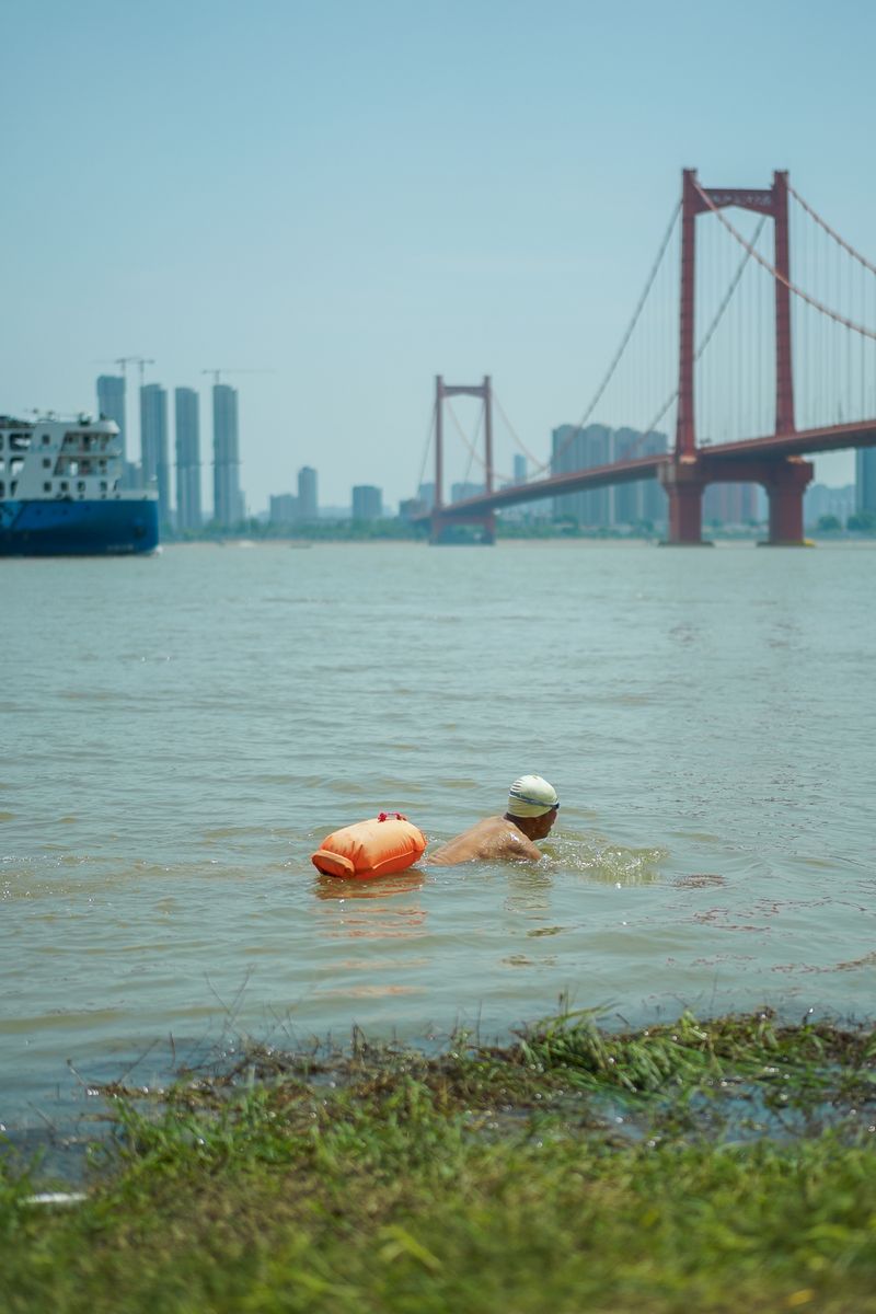 © Daniel LaCoste - yangtze river in wuhan