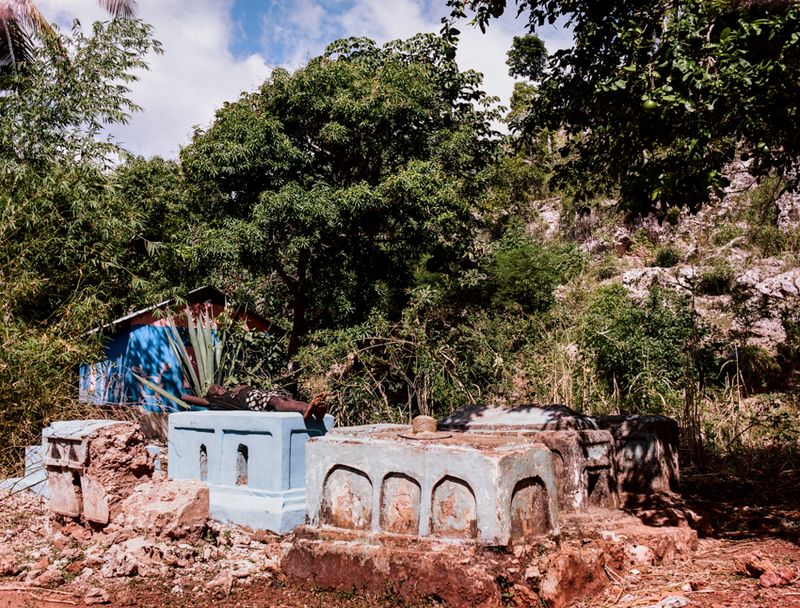 © Thomas Freteur - Image from the Le tombeau photography project