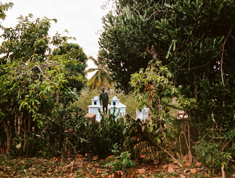 © Thomas Freteur - Image from the Le tombeau photography project