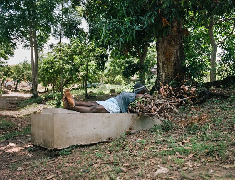 © Thomas Freteur - Image from the Le tombeau photography project