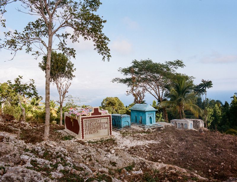 © Thomas Freteur - Image from the Le tombeau photography project