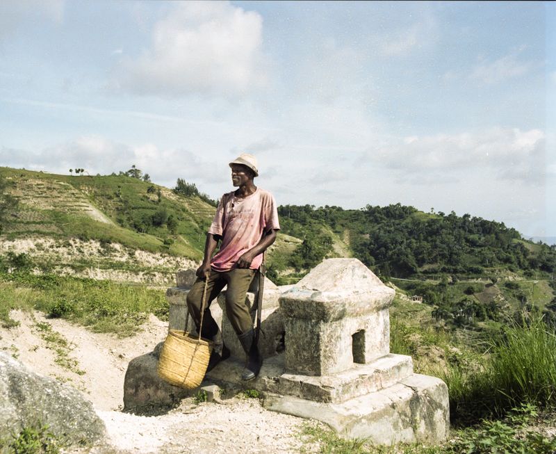 © Thomas Freteur - Image from the Le tombeau photography project