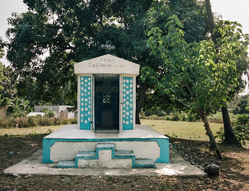 © Thomas Freteur - Image from the Le tombeau photography project