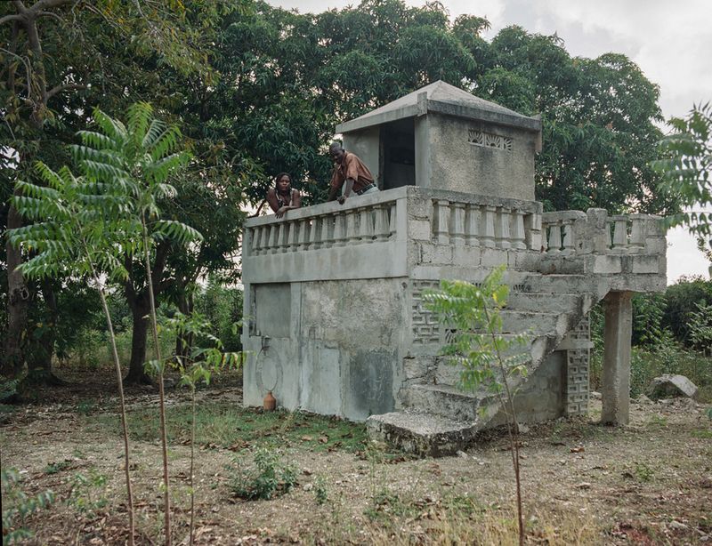 © Thomas Freteur - Image from the Le tombeau photography project