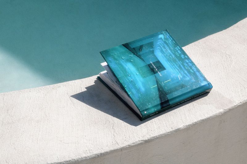 © iamhay - the back cover