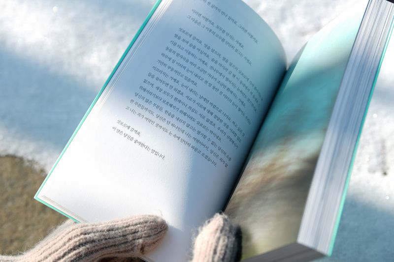 © iamhay - She met a poem in Sapporo.