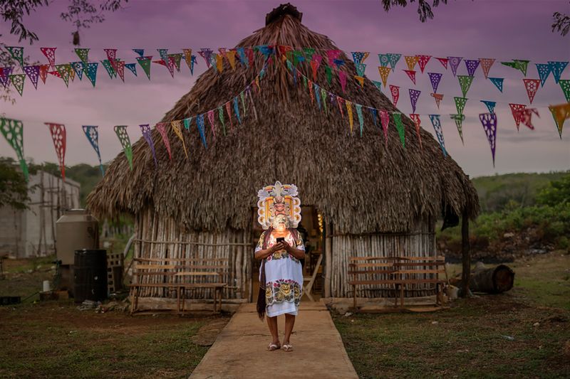 © Mara Sanchez Renero - Image from the Maya LAN photography project