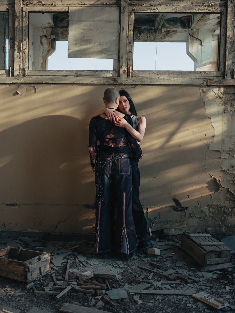 © Lea Greub - Performance artist Ana Gubeladze and her sister in a former factory building. Tbilisi, 2023.