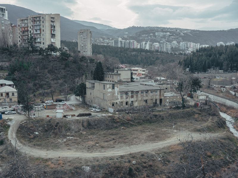 © Lea Greub - A suburb of the capital Tbilisi.  Tiflis, 2023.